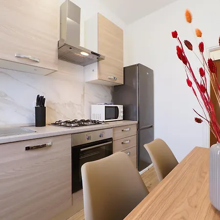 Primopiano - Olgettina Apartamento *